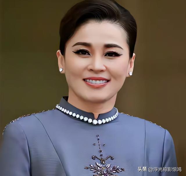 原来她是蒙古族,身高1米71,长相漂亮,和吴京、杨紫合作都没火,《重器》和黄景瑜、蒋奇明搭戏火了