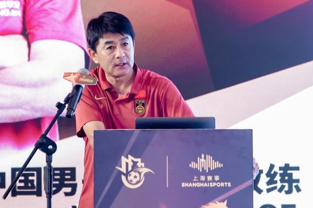 球迷围堵蓉城大巴讨说法,李璇:不应高估球队实力,不必说国补冠军