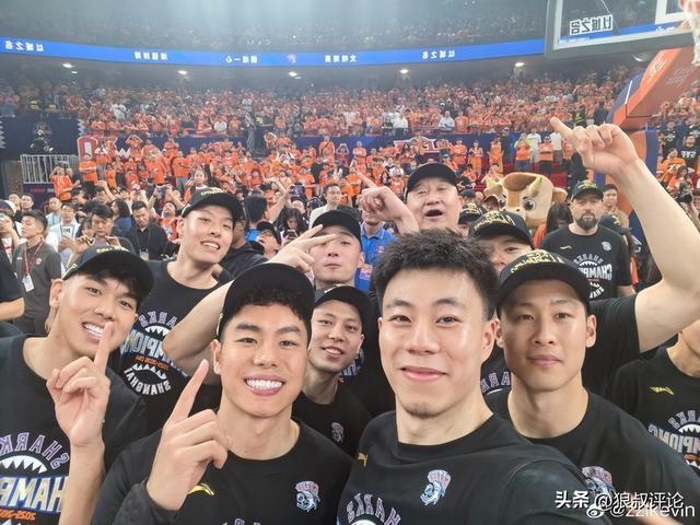 巴斯家族声明:我们将继续支持洛杉矶,但是时候优雅退出了
