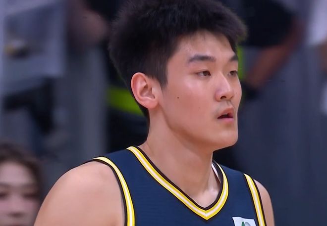 詹姆斯点赞湖人小将集锦,球迷疯狂了