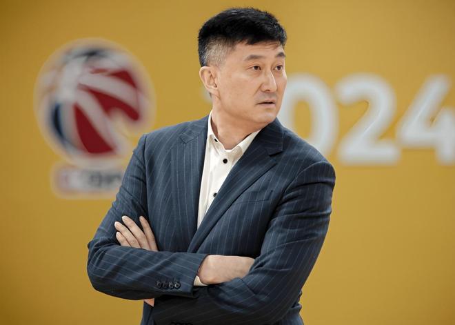 放弃继承260亿遗产,带女儿远走美国,如今才看清她多清醒