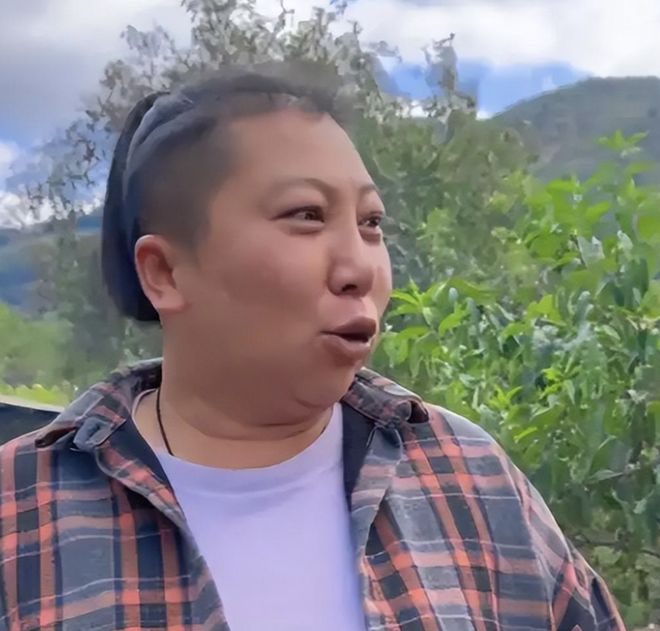 失误致丢球!1.3亿巨星不满被换+摊手质问穆帅,他下场后皇马大逆转