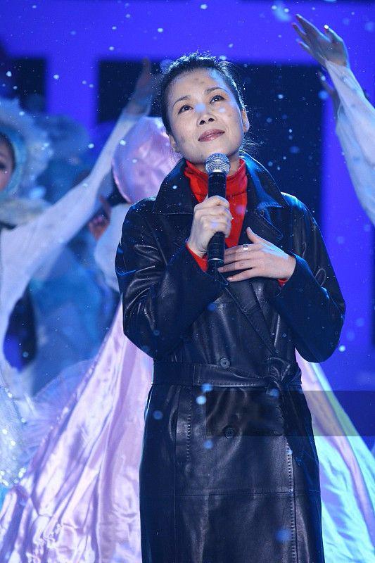 张靓颖演唱会造型,审美领先时代