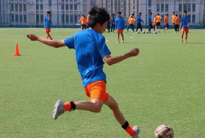 【现场】雄狮难奈雄鸡,姆巴佩引领“神奇四侠”冲锋